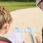 Montage du gabarit de pose Portaleco avec notice : &eacute;l&eacute;ments du kit portail coulissant