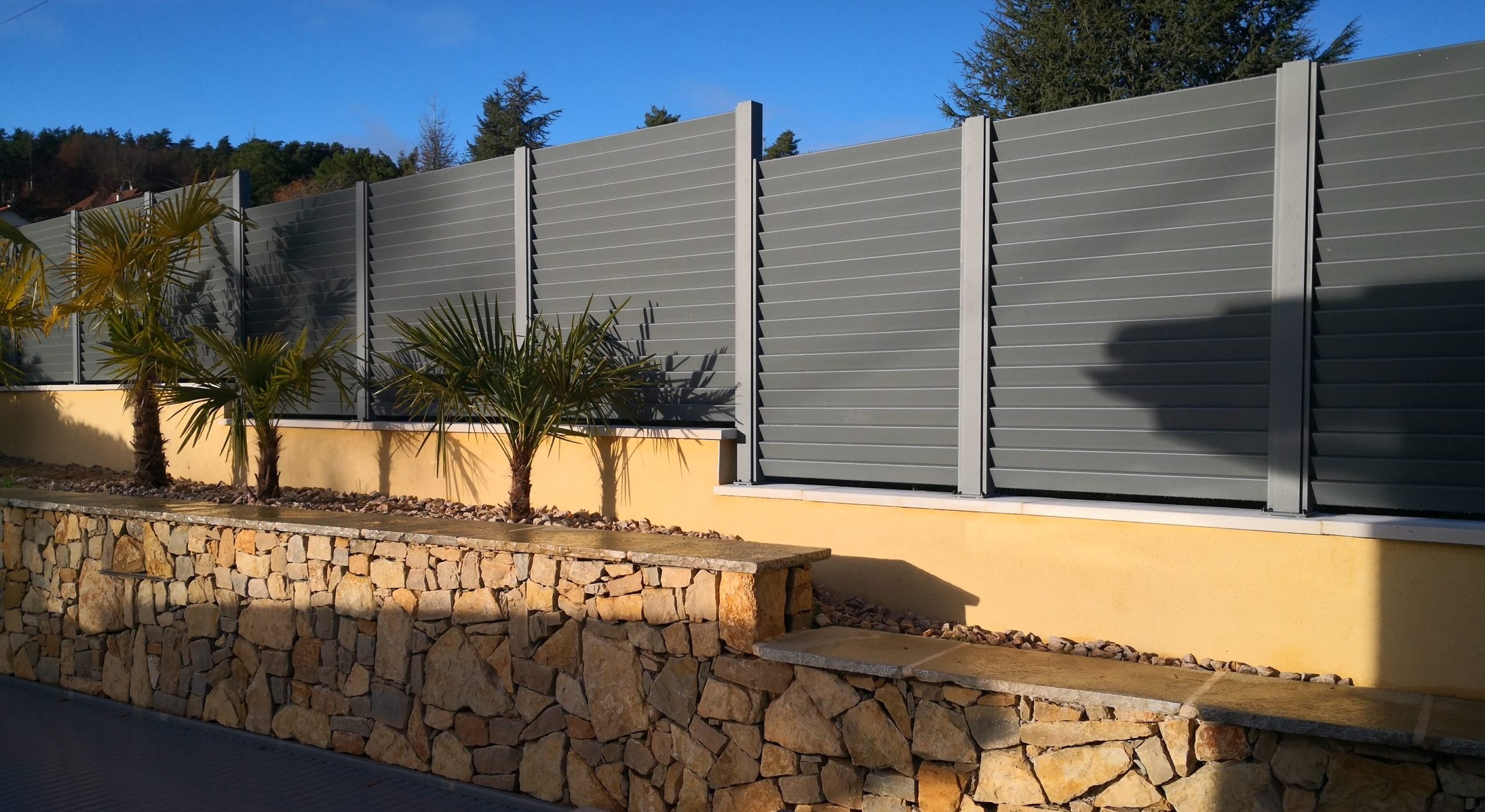 Cl&ocirc;ture aluminium &agrave; lames persiennes