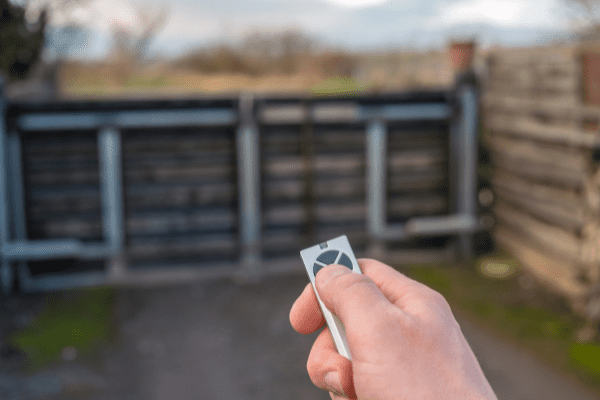 Ouverture de portail battant ou coulissant command&eacute; par t&eacute;l&eacute;commande