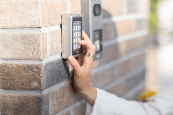 Ouverture de portail battant ou coulissant par code 