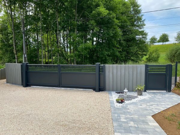 Portail automatique coulissant aluminium avec motorisation