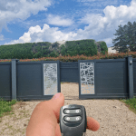 Ouverture d'un portail coulissant motoris&eacute; autoportant : motorisation portail coulissant