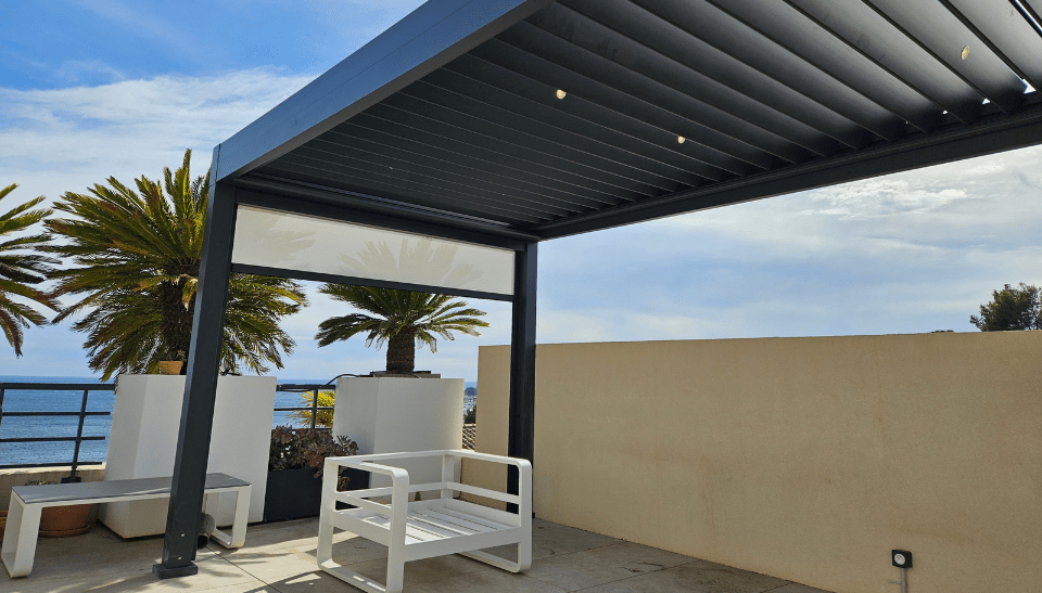 pergola bioclimatique terrasse avec vue mer