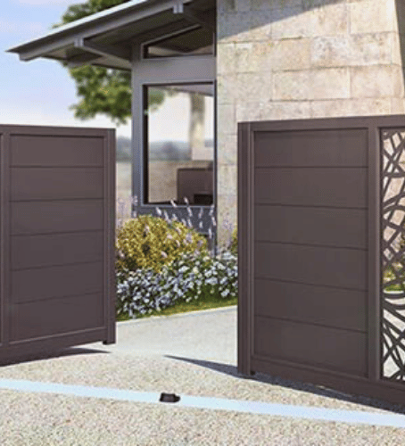 portail battant en aluminum motoris&eacute;