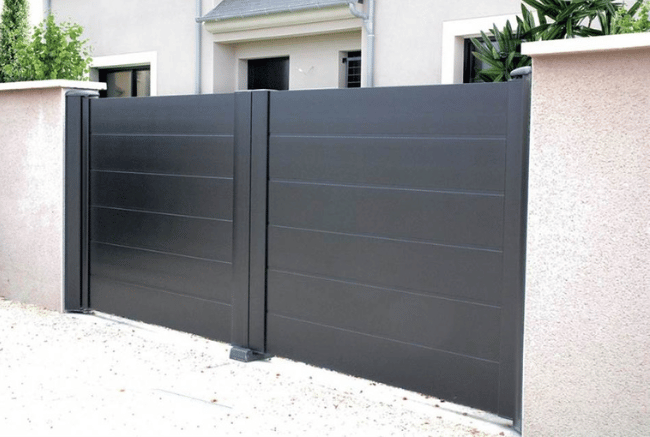 Photo d'un portail battant fermé