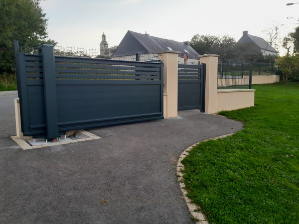 Portail avec portillon assorti